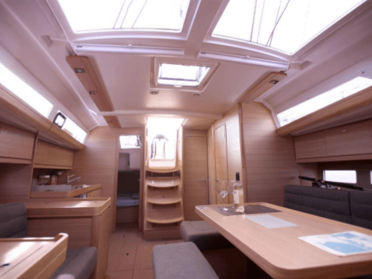 an island in the middle of the room