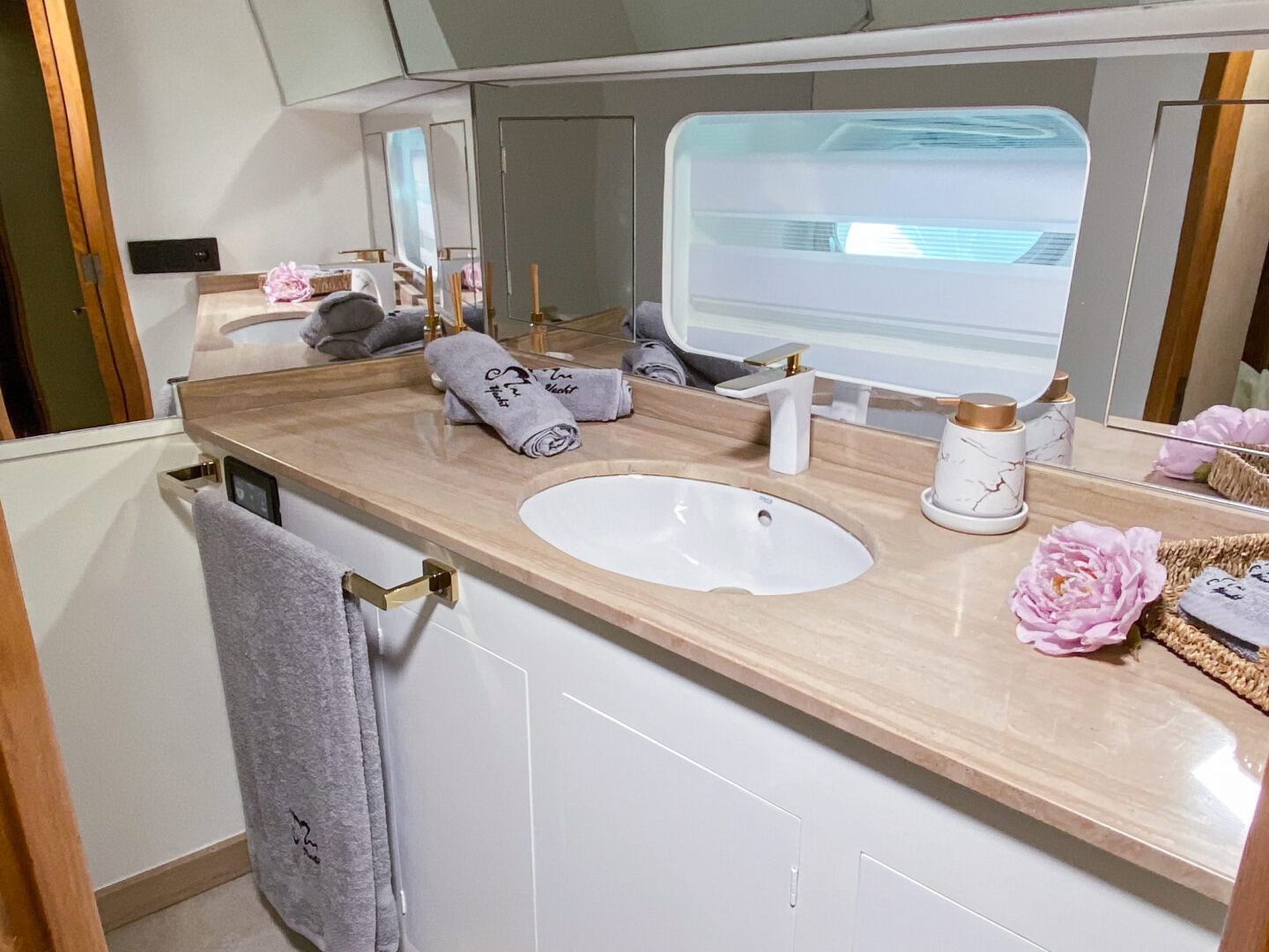 a kitchen with a sink and a mirror