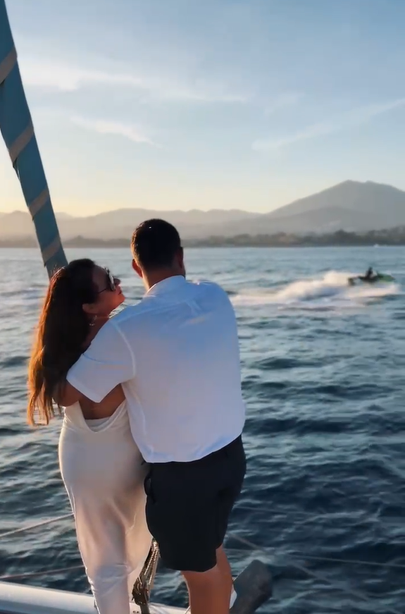 Romantic Catamaran Getaway – wedding, celebration, dating Romantic Catamaran Getaway – wedding, celebration, dating