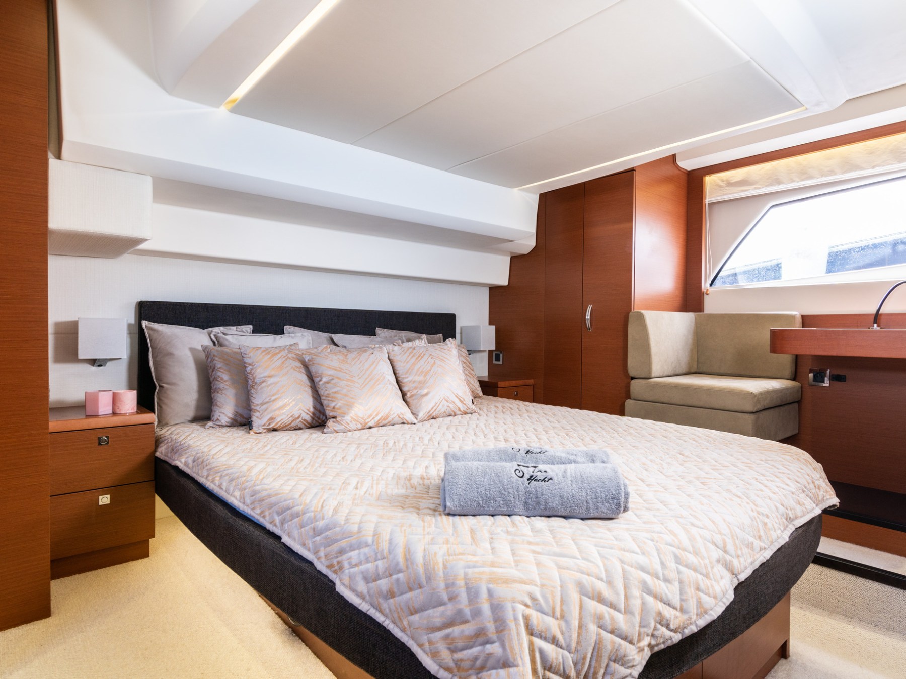 a bedroom with a bed and desk in a hotel room