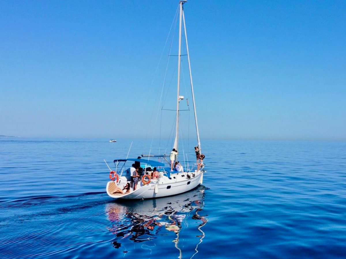 a small boat in a body of water